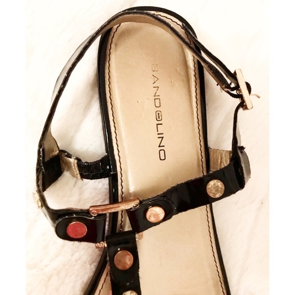 BANDOLINO Sz 9 Studded Black Patent T-Strap Sandal - Picture 5 of 6